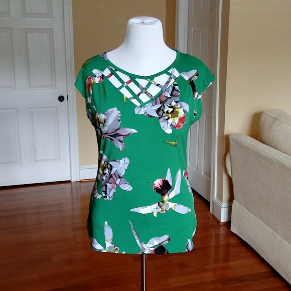 New York & Company Tops - 🗽New York & Company 🌸Floral Top with Cage Neck